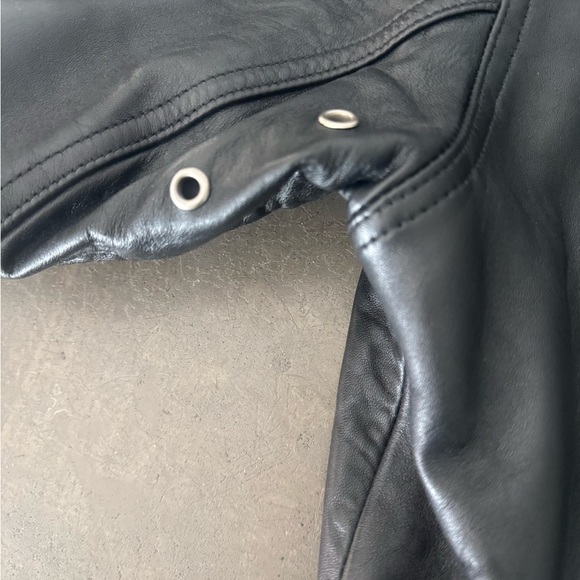 Truly VINTAGE but in excellent condition 🖤barely worn
Zoom in 4 all the details - Picture 8 of 13